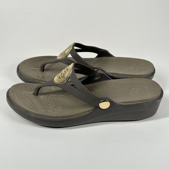 Crocs Sanrah Navy Grey Gold Medallion Circle Sandals Shoes Women's Size 6 - Picture 7 of 16